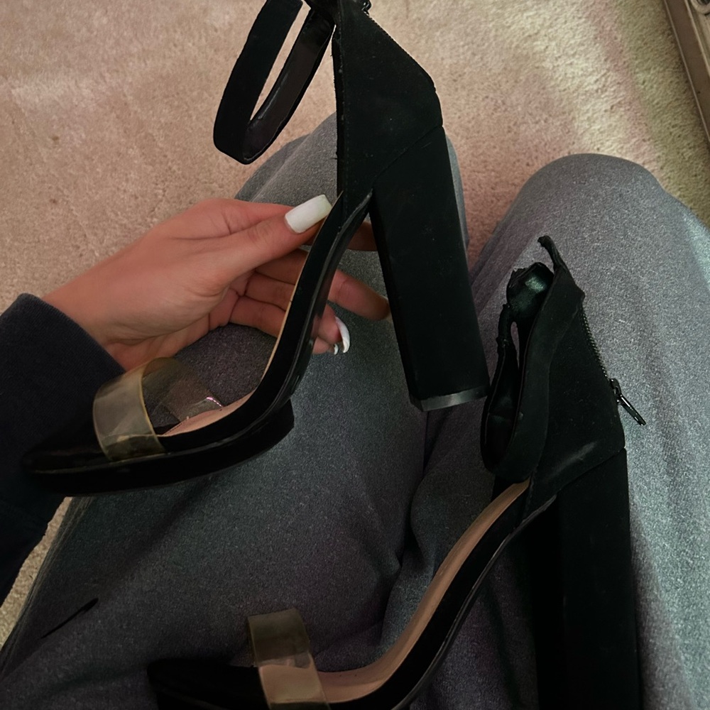 black heels - Picture 3 of 4